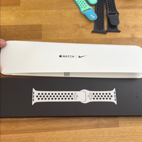 Apple Watch Nike Sport Band size (S/M) & (M/L) - Picture 3 of 4